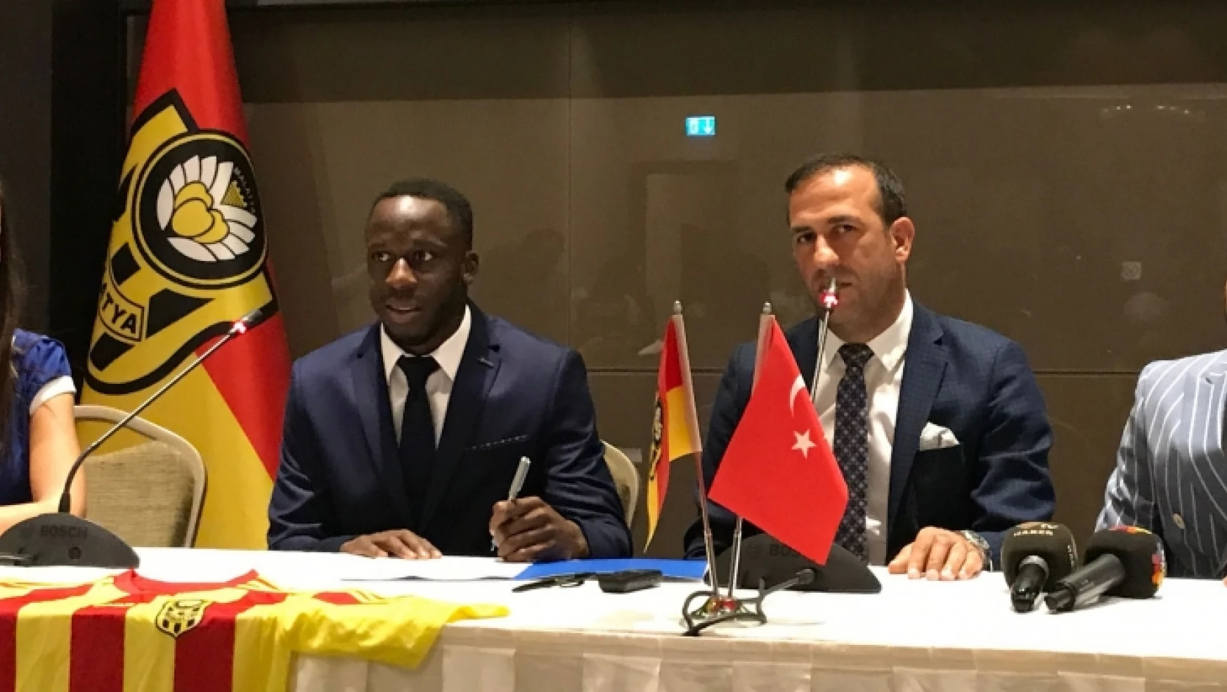 Aly Cissokho, Evkur Yeni Malatyaspor'a imzayı attı