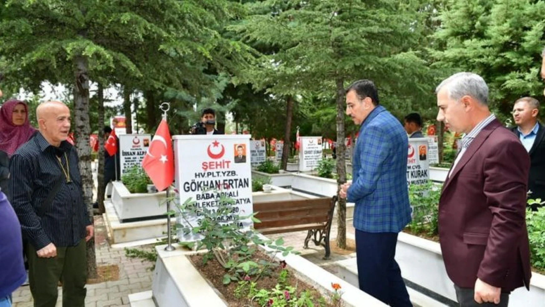 Milletvekili Tüfenkci ile Başkan Çınar'dan şehitlik ziyareti