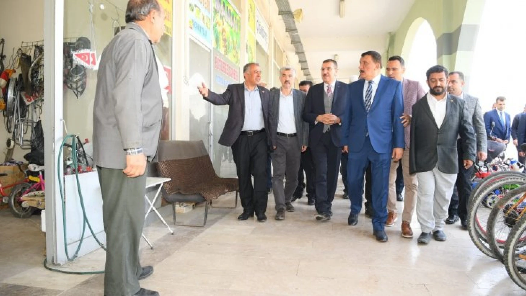 Milletvekili Tüfenkci ve Başkan Gürkan, tellal pazarı alanında incelemelerde bulundu