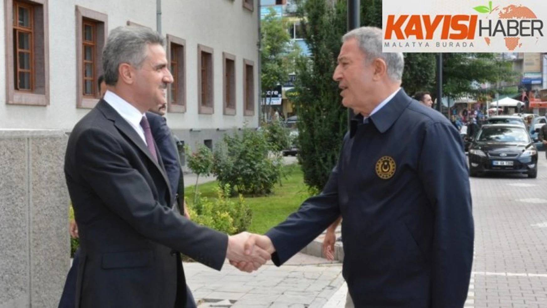 Milli Savunma Bakanı Akar'dan Malatya Valisi Baruş'a ziyaret