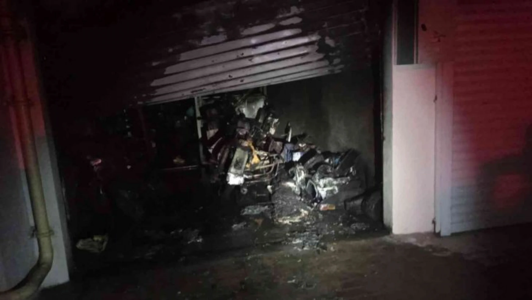 Motosiklet tamirhanesinde yangın: 2 yaralı