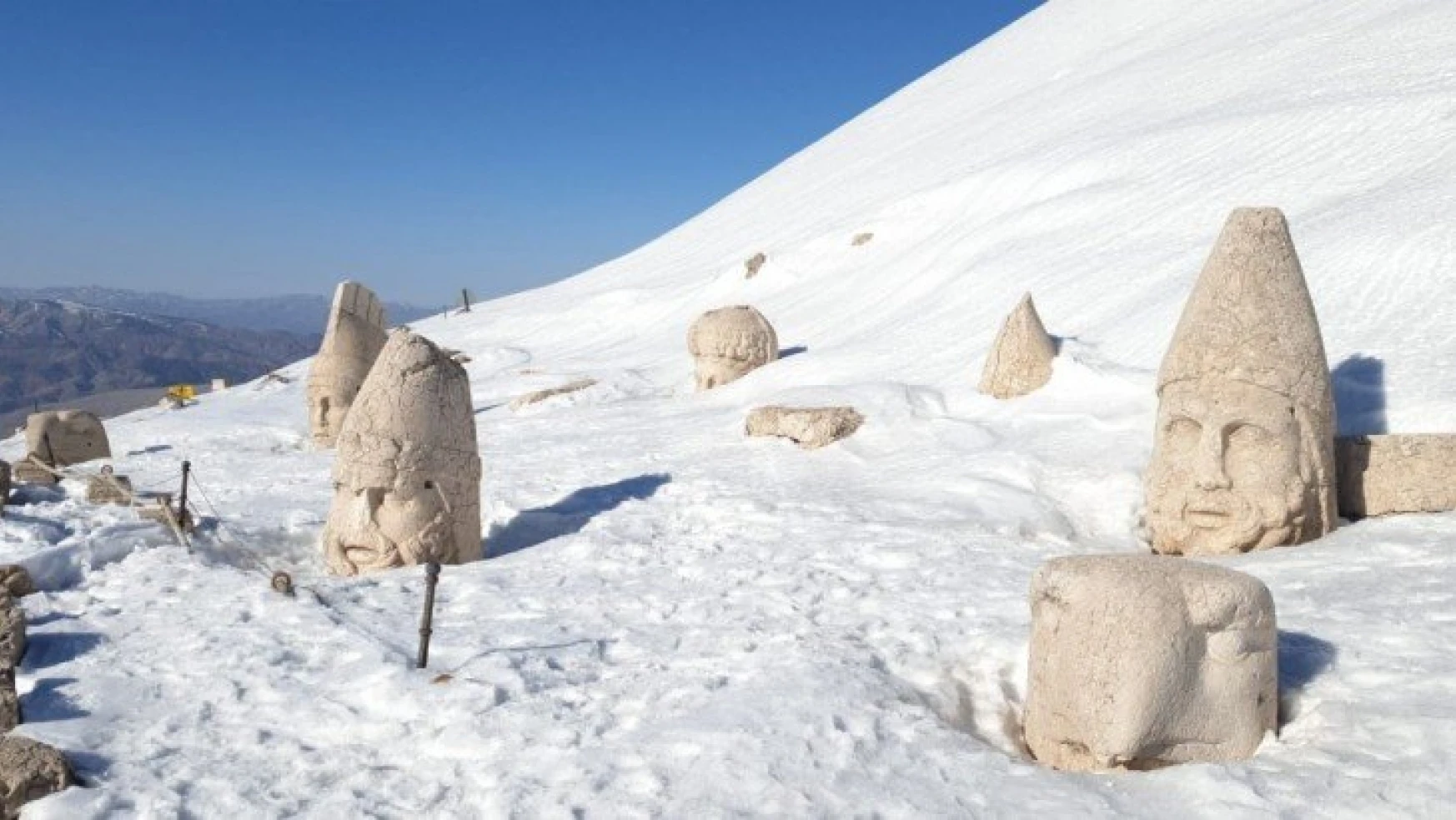 Nemrut Dağı'nda kar esareti