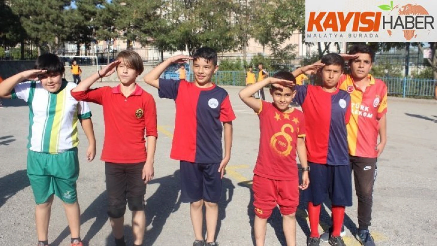 Öğrenciler turnuva gelirini Mehmetçik Vakfına bağışladı