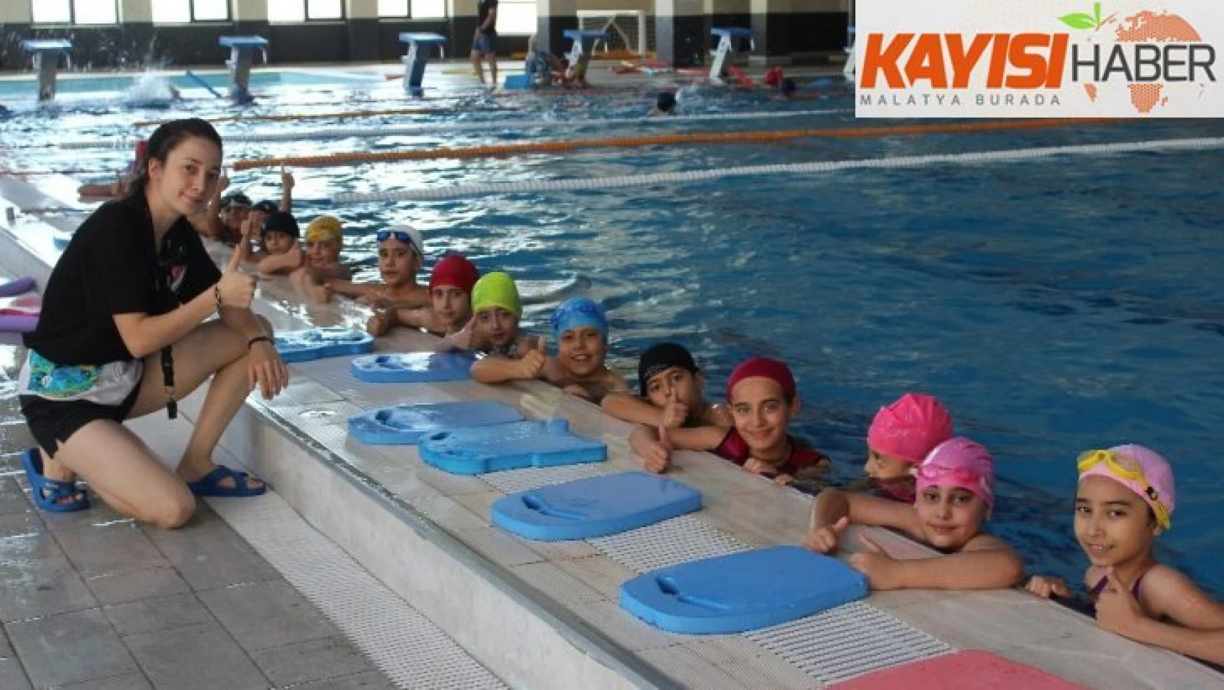 Olimpik havuzda, 2 bin çocuk, yüzme öğrendi