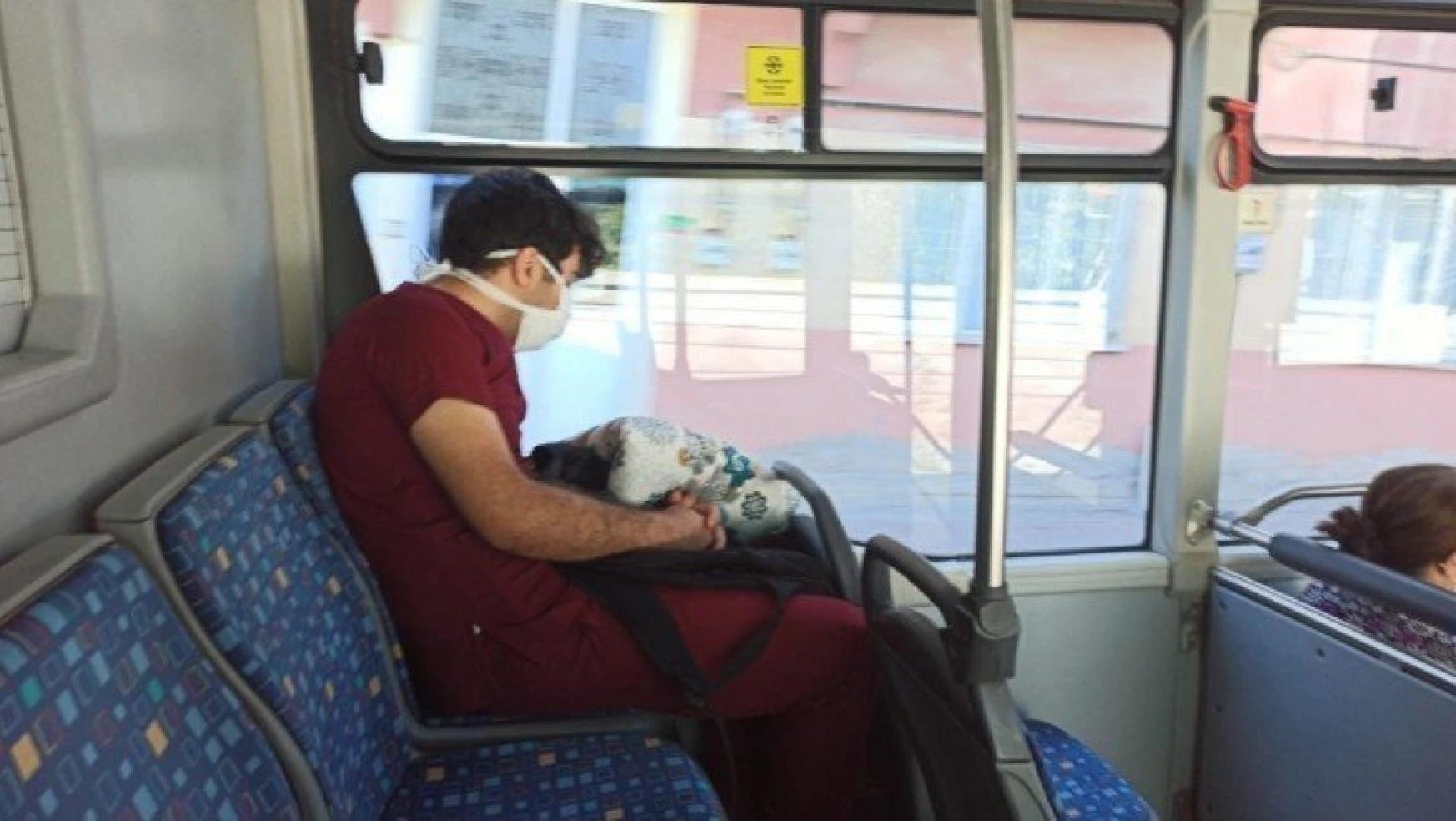 Otobüste uyuyakalan sağlık görevlisi konuştu
