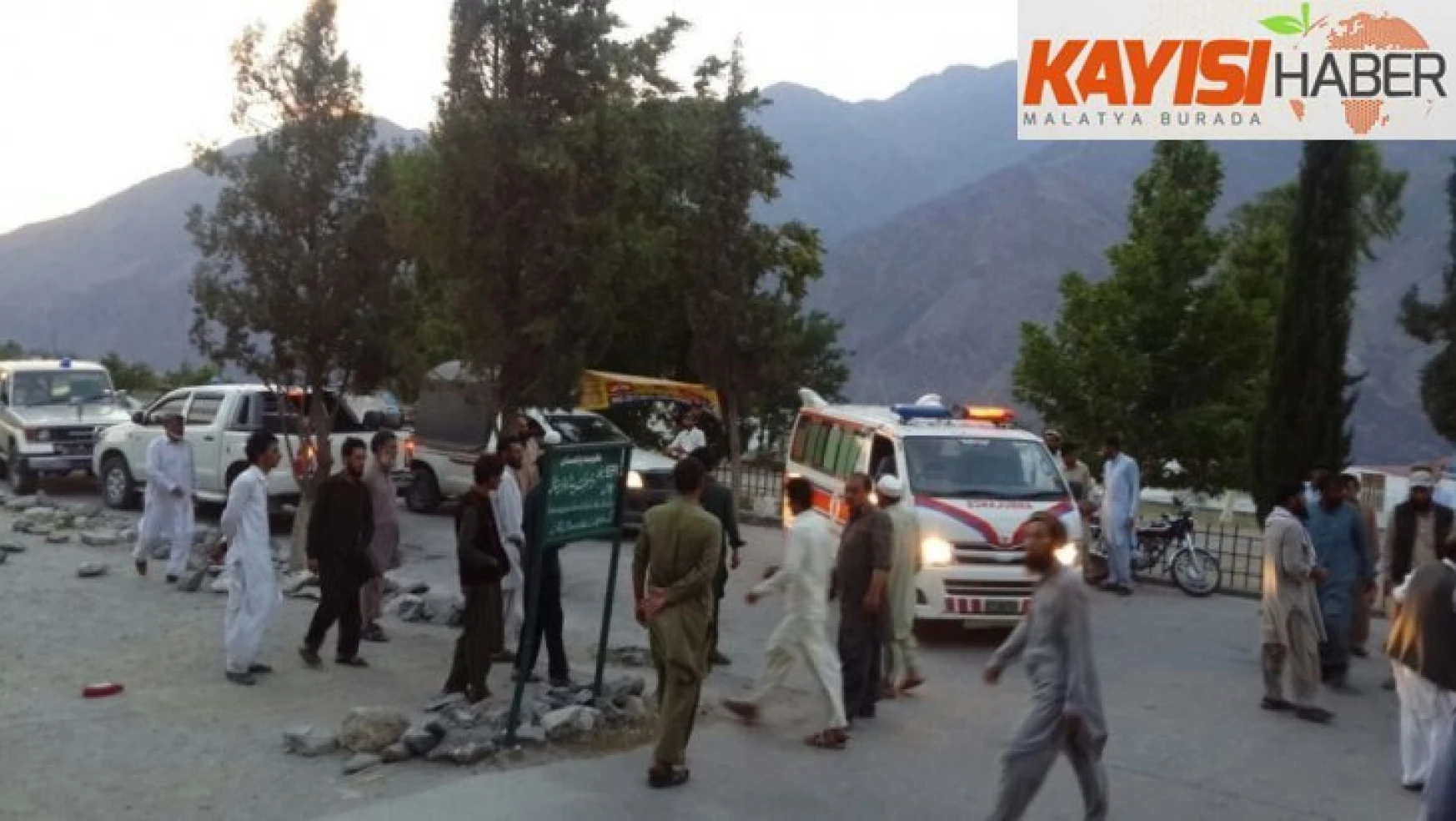 Pakistan'da yolcu otobüsü kaza yaptı: 26 ölü, 15 yaralı