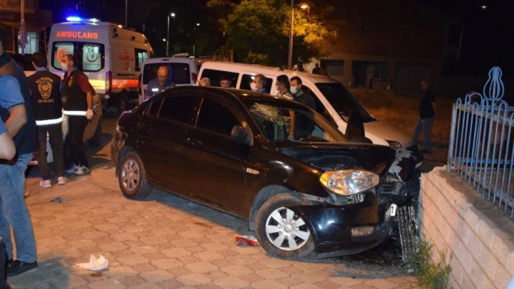 Polisin 'dur' ihtarına uymadı kaza yaptı