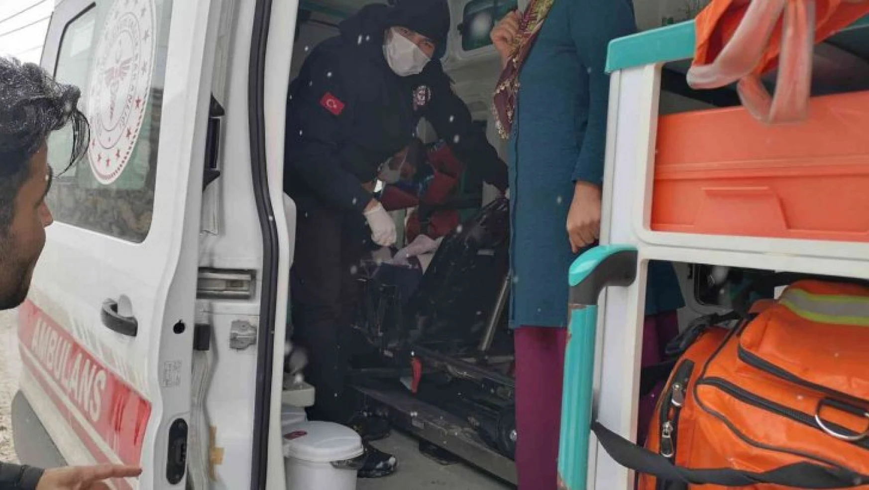 Rabia bebek, 4 saatlik yol açma çalışmasından sonra hastaneye ulaştırıldı