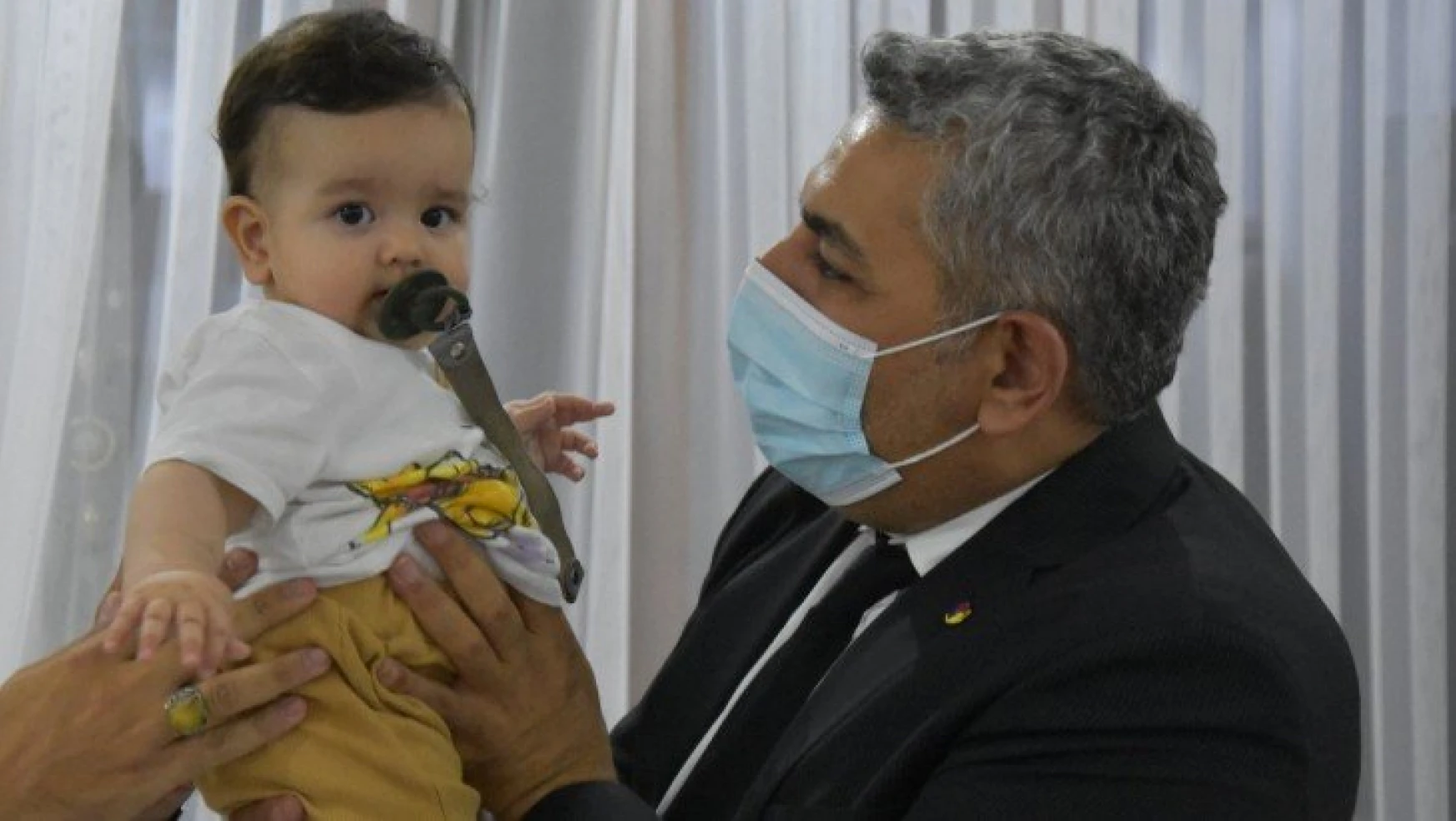 Sadıkoğlu'ndan Çınar bebeğe destek ziyareti