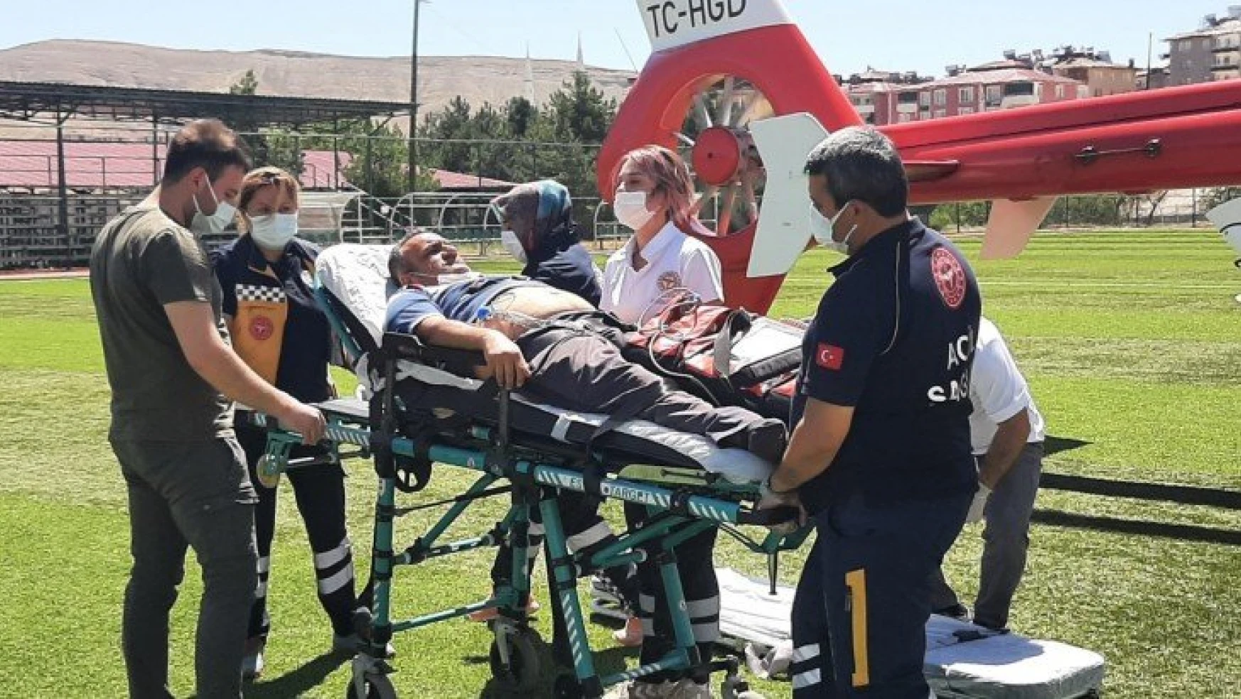 Sağlık personelinin imdadına ambulans helikopter yetişti