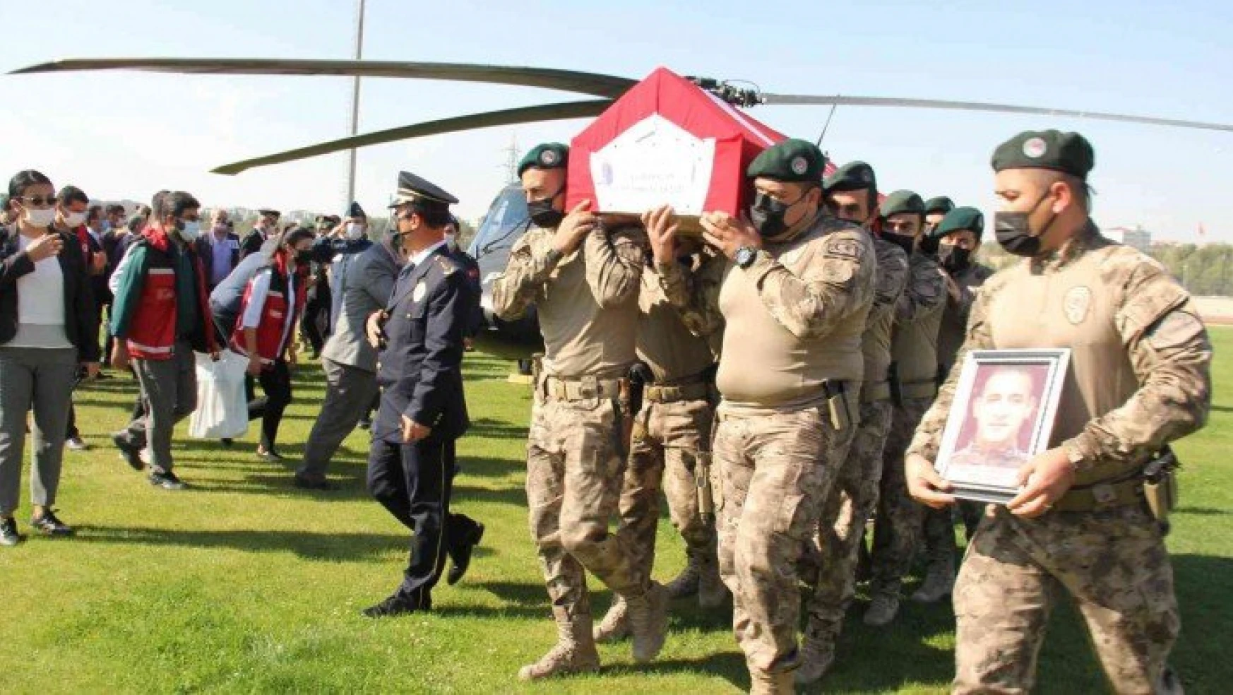 Şehidin cenazesi helikopterle Adıyaman'a getirildi