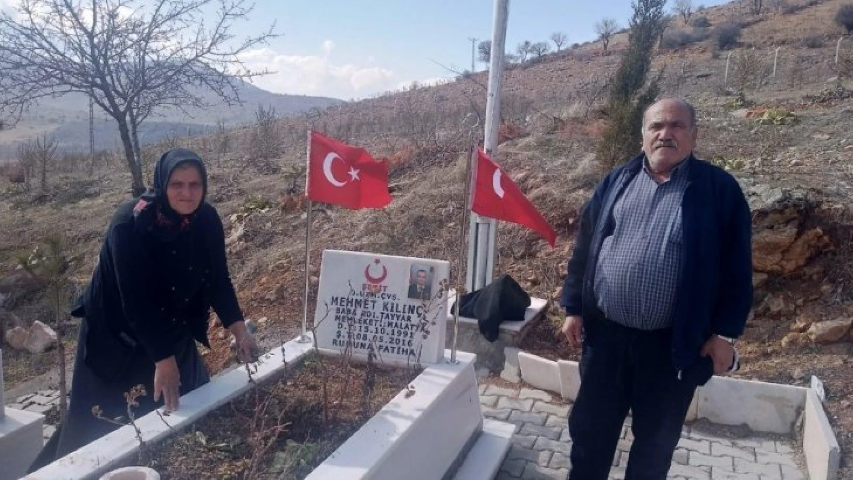 Türk Bayrağı'na Jandarma hassasiyeti