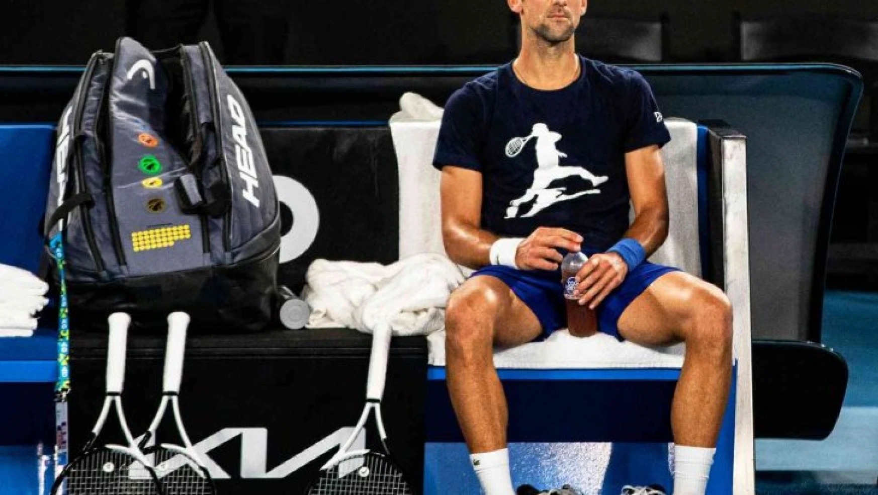 Sırp tenisçi Djokovic Avustralya'da gözaltına alındı