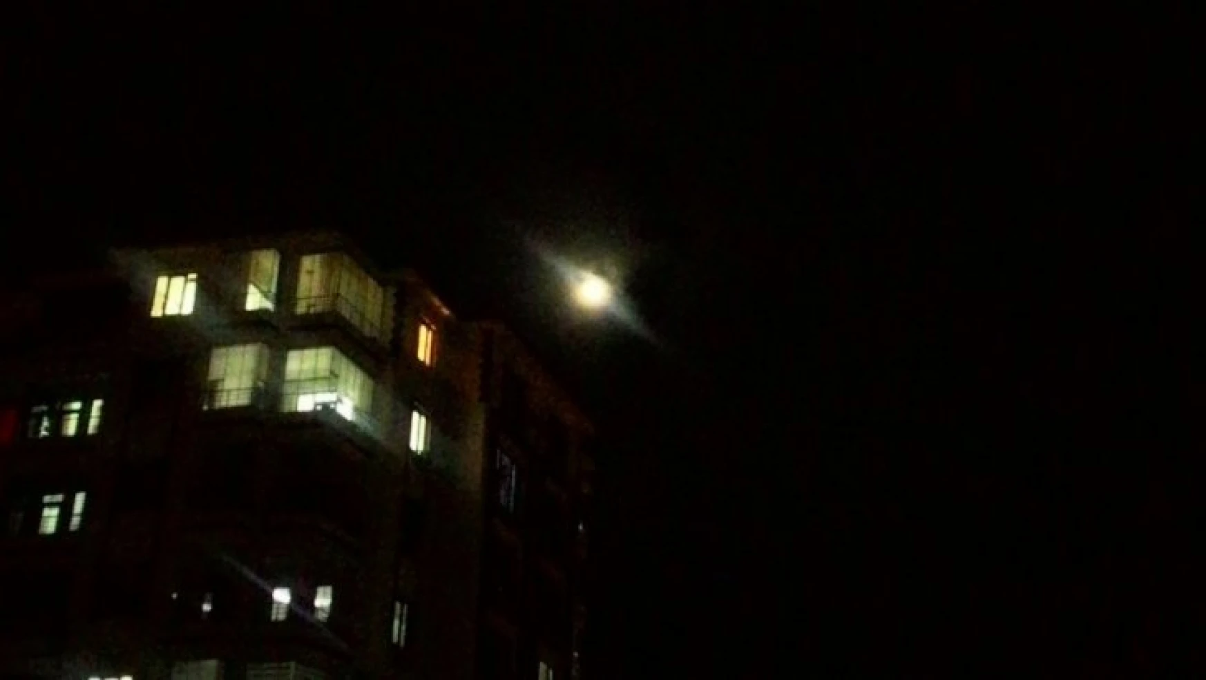 Süper Ay Malatya'da puslu göründü