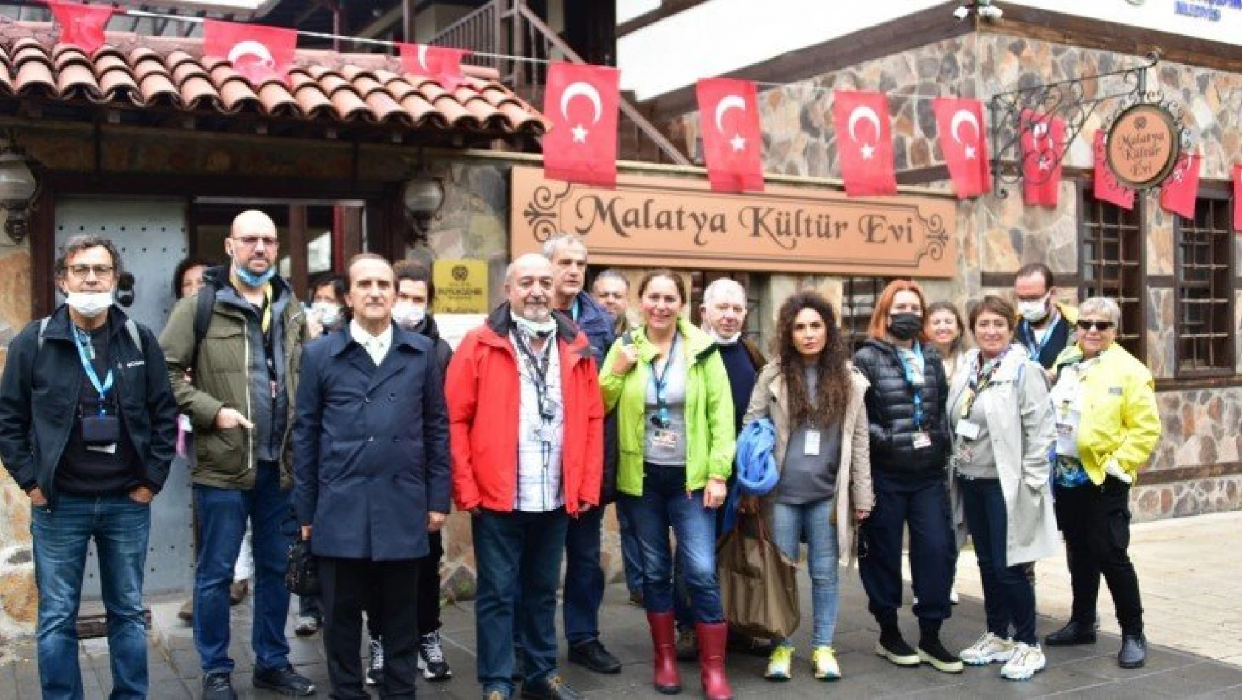 Turist rehberleri Malatya'nın tarihi mekanlarını gezdi