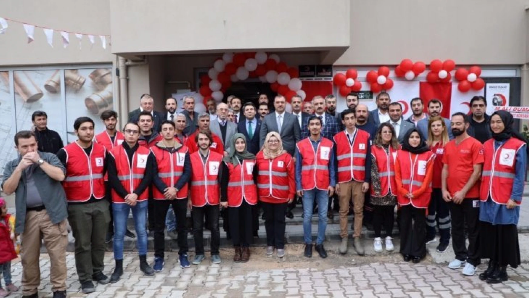 Türk Kızılay'ından ihtiyaç sahipleri için Elazığ'da 'Mağaza'