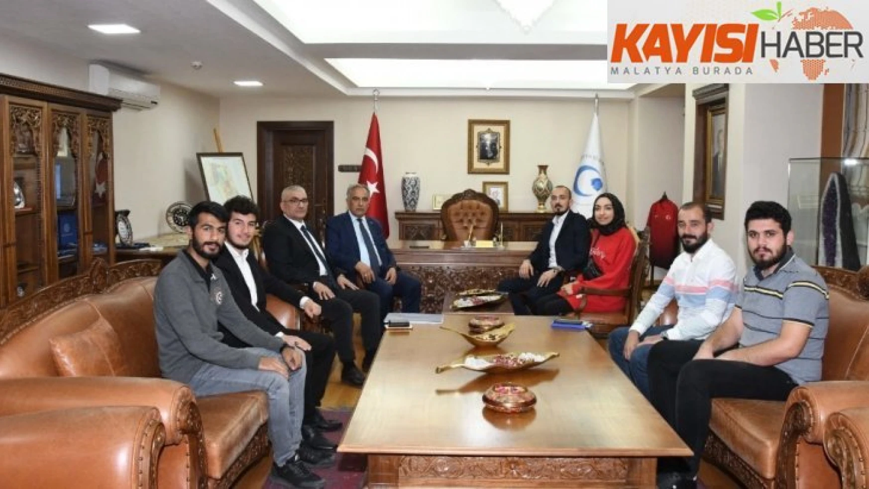 ÜNİAK Genel Başkan Yardımcısı Sedef'ten Rektör Turgut'a ziyaret
