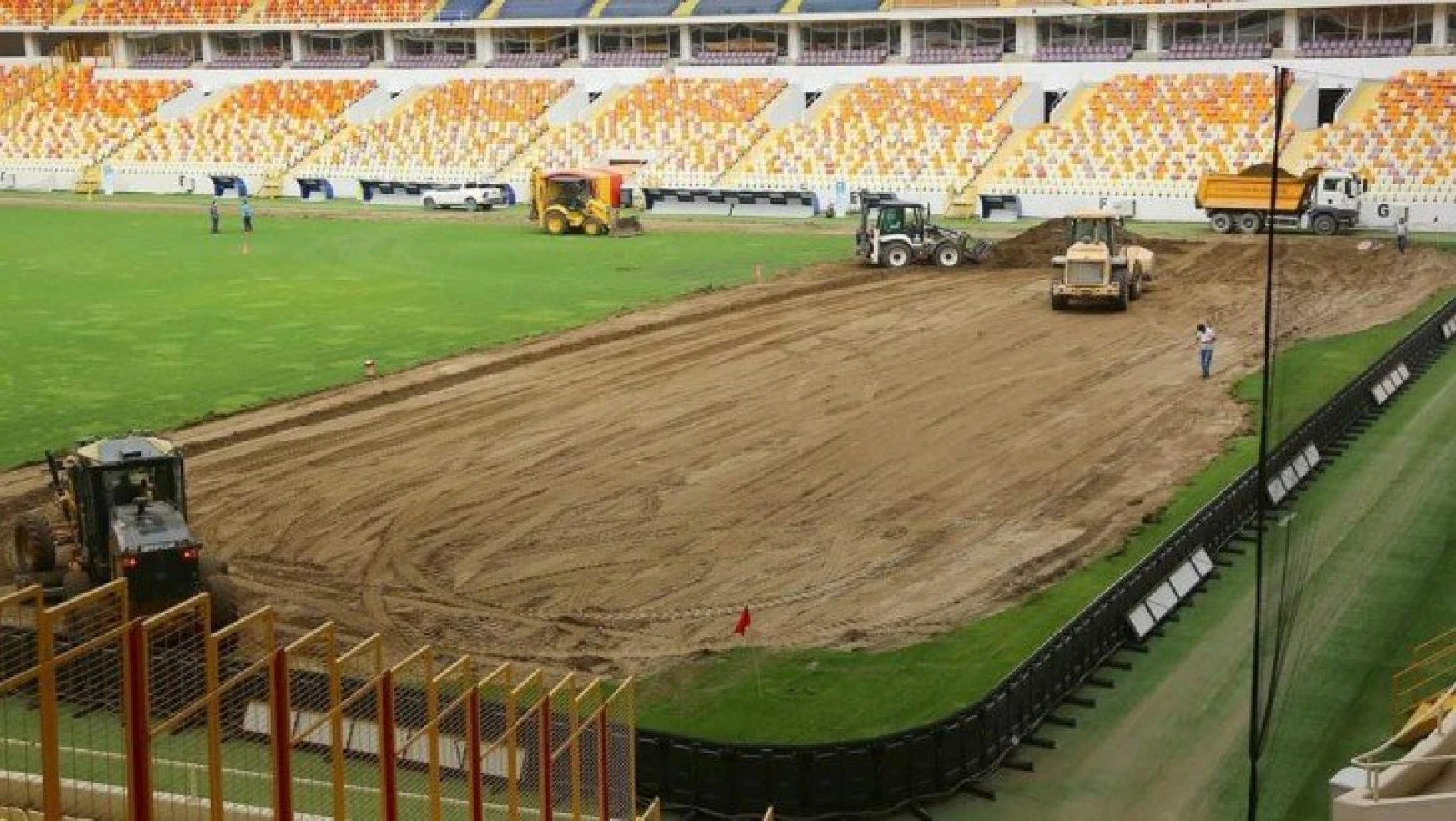 Yeni Malatya Stadyumu'nda çim zemin değişiyor