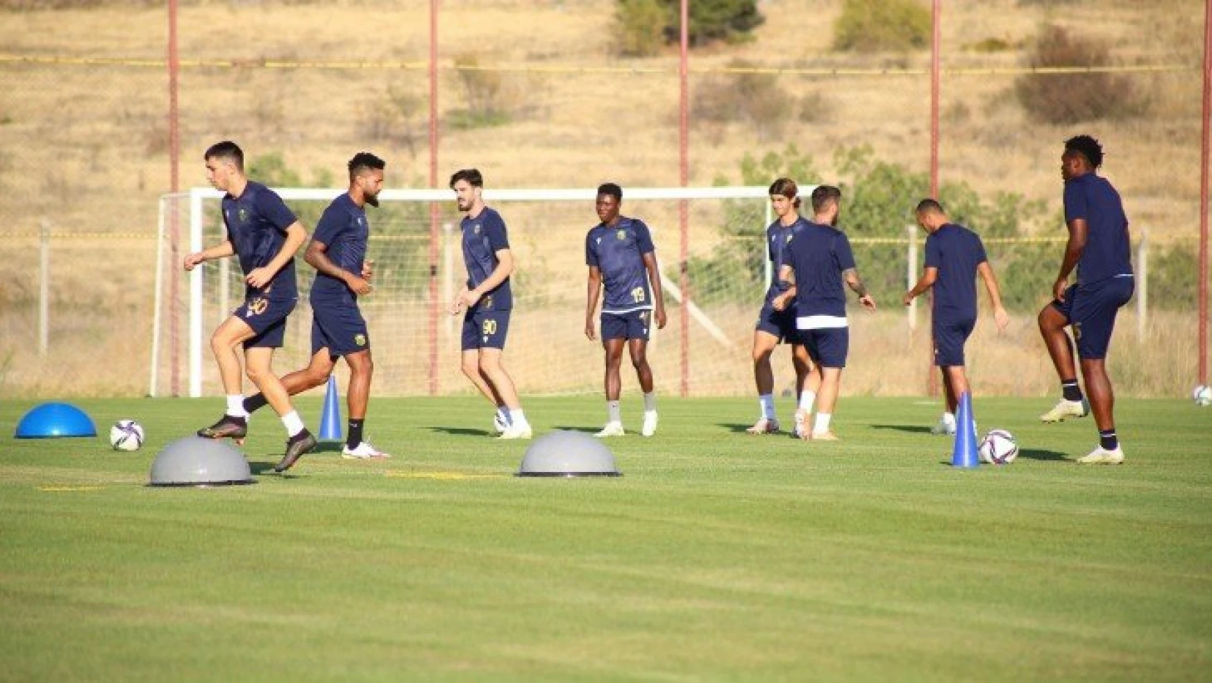 Yeni Malatyaspor 18 futbolcu transfer etti