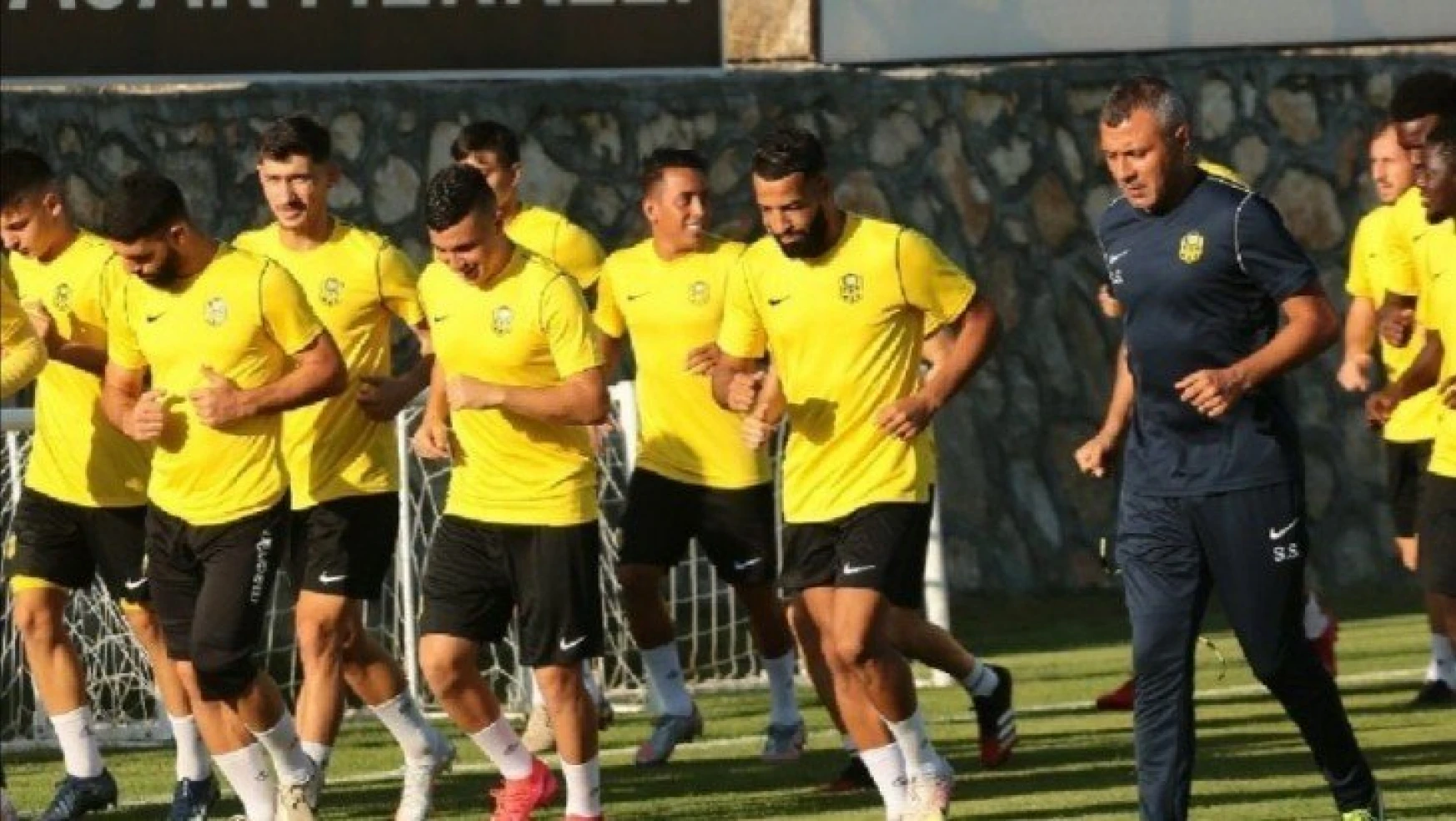 Yeni Malatyaspor transferde 9 ismi kadrosuna kattı