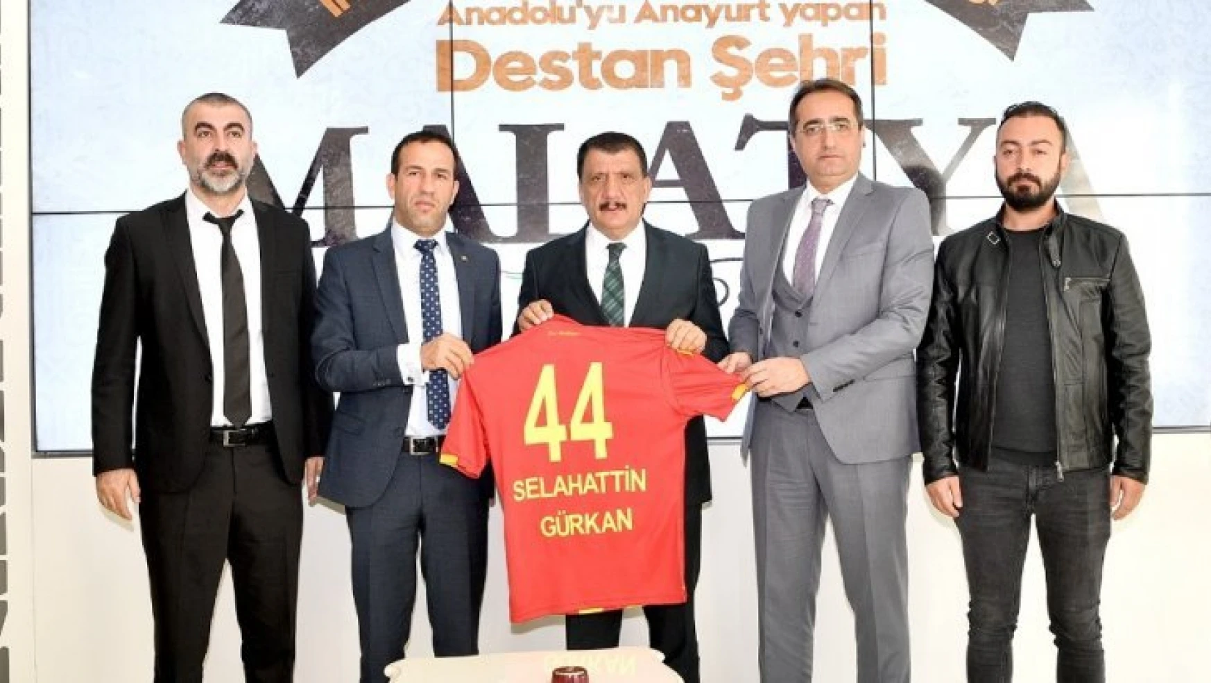 Yeni Malatyaspor yönetimi Başkan Gürkan'ı ziyaret etti