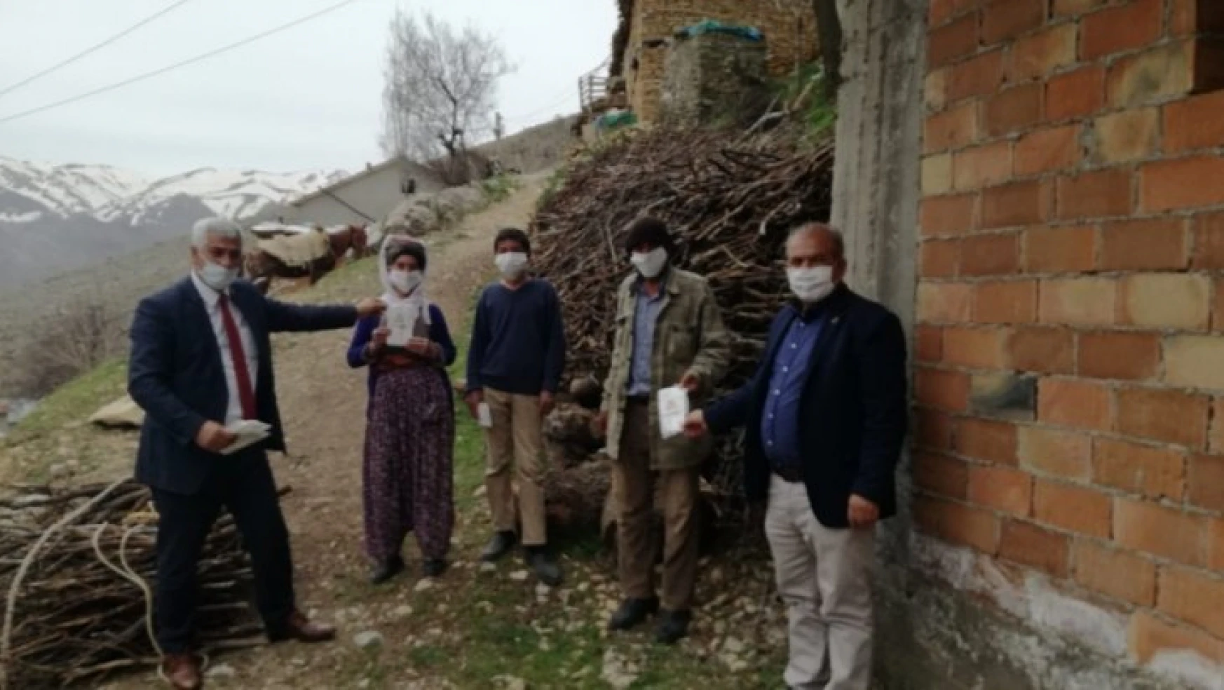 Yeşilyurt Belediyesi maske dağıtımına hız verdi