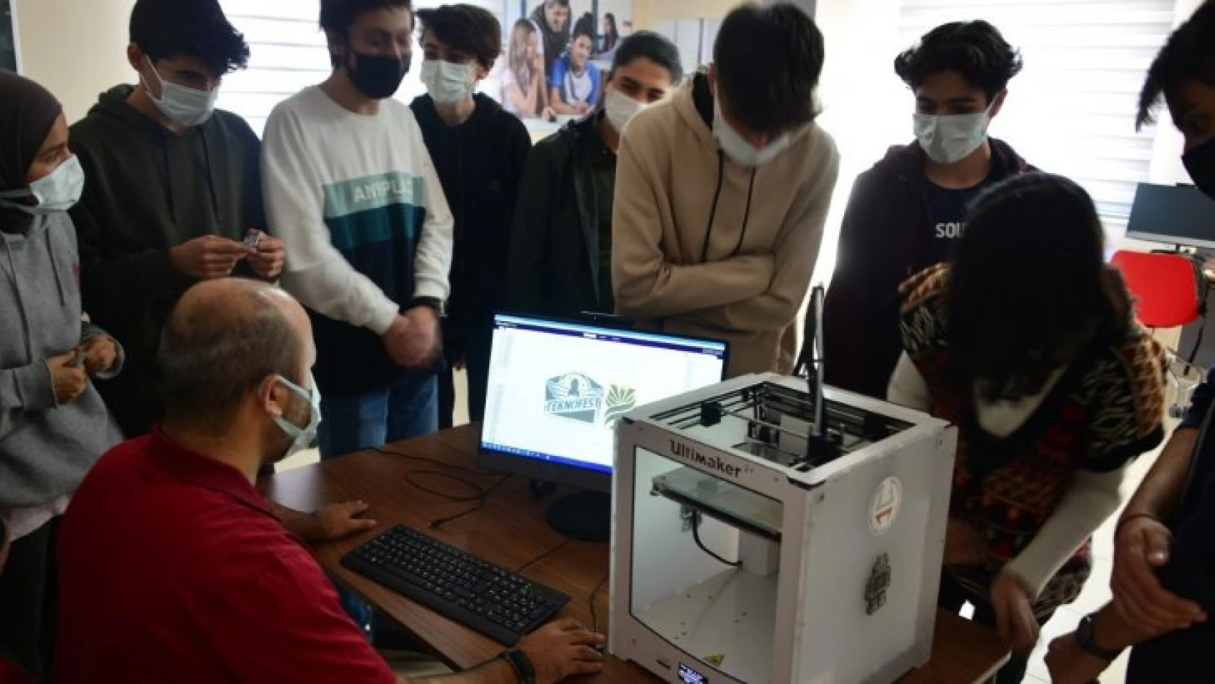 Yeşilyurt Belediyesi'nden öğrencilere robotik kodlama temel seviye eğitimi
