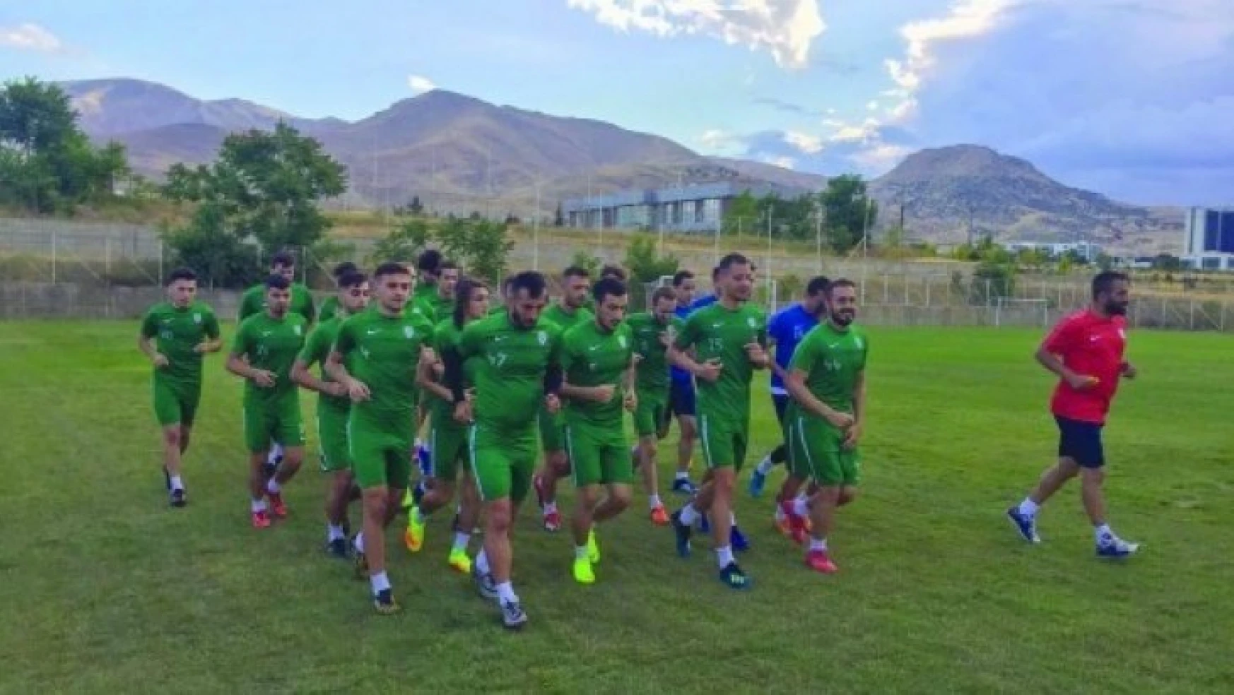 Yeşilyurt Belediyespor yeni sezona 25 futbolcuyla hazırlanıyor