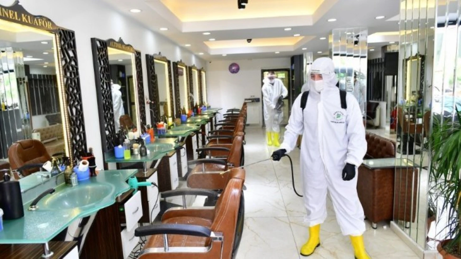 Yeşilyurt'ta güzellik salonları dezenfekte ediliyor