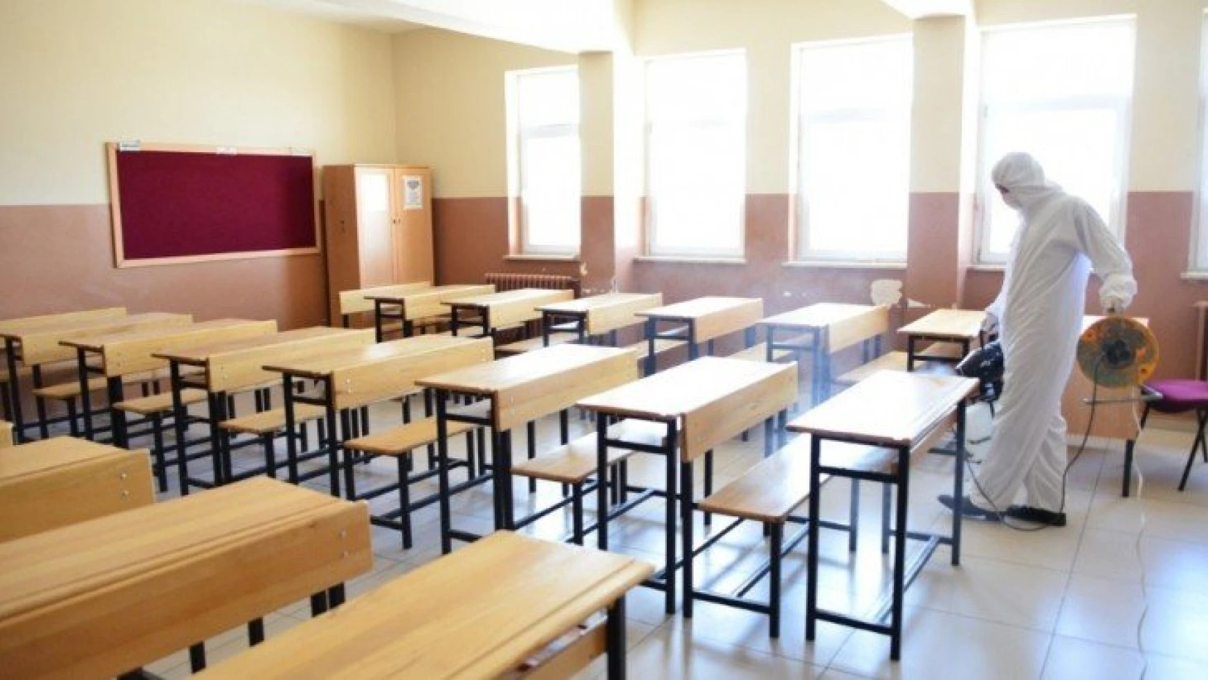 Yeşilyurt'taki okullar defezenfekte edildi