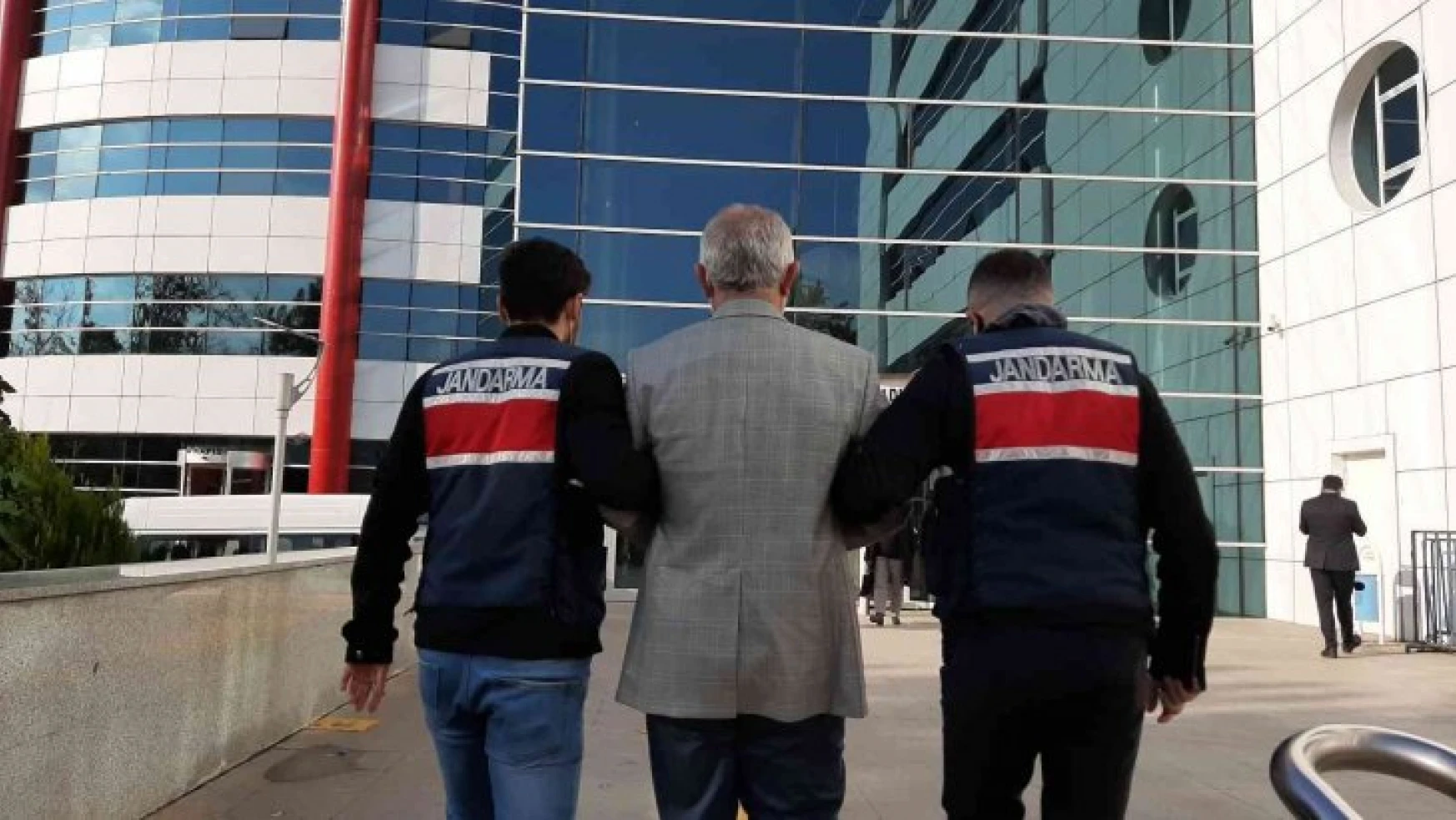 Yurt dışına kaçarken yakalanan HDP'li eski belediye başkanı tutuklandı