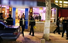 Silahlar çekildi, kafe kana bulandı!