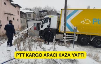 PTT Kargo Aracı Kaza Yaptı