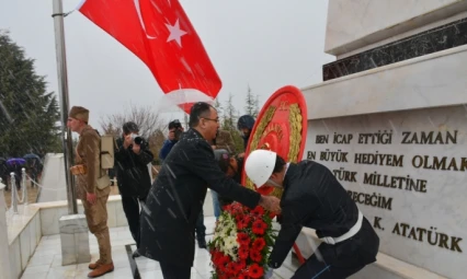 Vali Toprak, Garnizon Şehitliğindeki törene katıldı (Galeri)