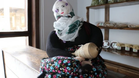 'Azet Bacı ve Hamdi Dayı' Barbie bebeğe karşı