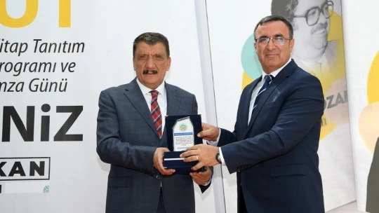 'Gençler İçin Turgut Özal' kitabı, kitapseverlerle buluştu