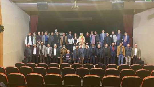 'Hayatlarımız Sallanmasın'' isimli tiyatro oyunu Malatya'da sahnelendi
