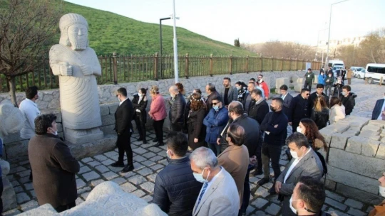 'Kayısı Çiçeği Şenliği' konukları Battalgazi'ye hayran kaldı