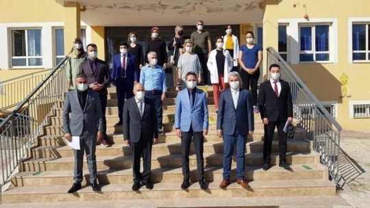 'Öğretmenim Doğaya da Nefes Ol' kampanyasında fidanlar dikildi
