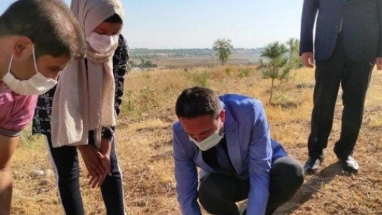 'Öğretmenim Doğaya da Nefes Ol' kampanyasında fidanlar dikildi