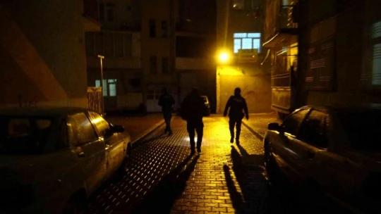 'Paranı getirdim' deyip pompalı tüfekle ateş açtı: 1 yaralı