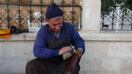 13 yaşında başladığı mesleğine emekli olduktan sonra geri döndü