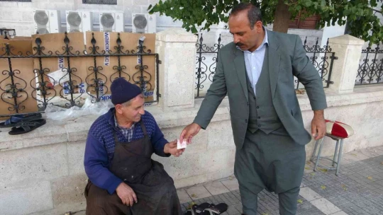 13 yaşında başladığı mesleğine emekli olduktan sonra geri döndü