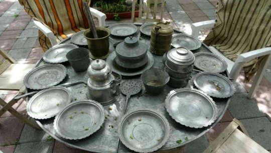 130 yıllık ahşap harman makinesine gözü gibi bakıyor