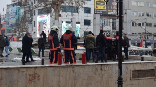 15 Temmuz Meydanı'nda kendini yakmaya çalıştı, polis ikna etti