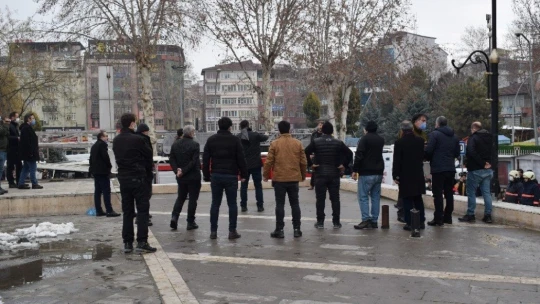 15 Temmuz Meydanı'nda kendini yakmaya çalıştı, polis ikna etti