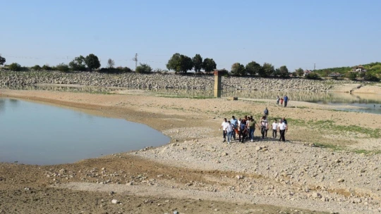 19 yaşındaki genç serinlemek için girdiği gölette boğuldu