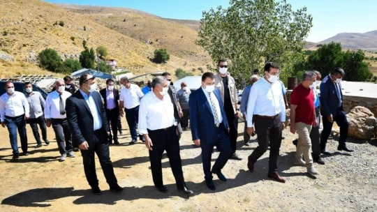 2 bin rakımda su, yol ve asfalt çalışması