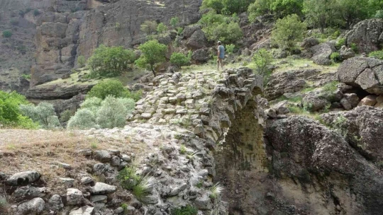 2 bin yıllık Taş Köprü yıllara meydan okuyor