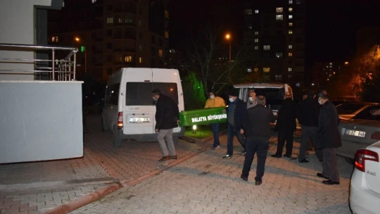 2 çocuk babası şahıs banyoda ölü bulundu